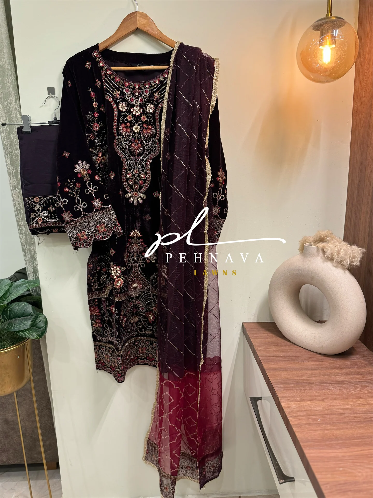 Embroidered velvette suit -1067 - Image 6