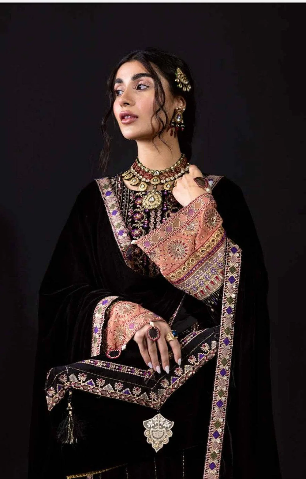 Embroidered velvette suit -12101 - Image 3