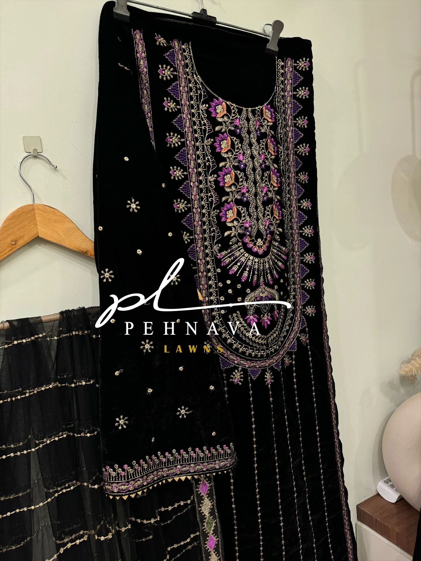 Embroidered velvette suit -12101 - Image 5