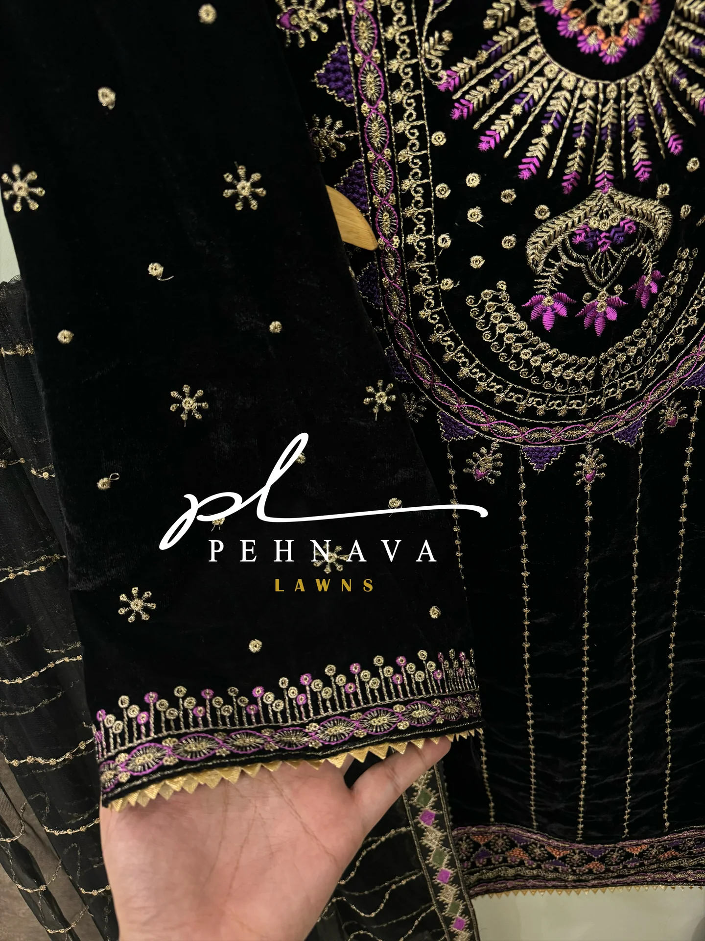 Embroidered velvette suit -12101 - Image 6