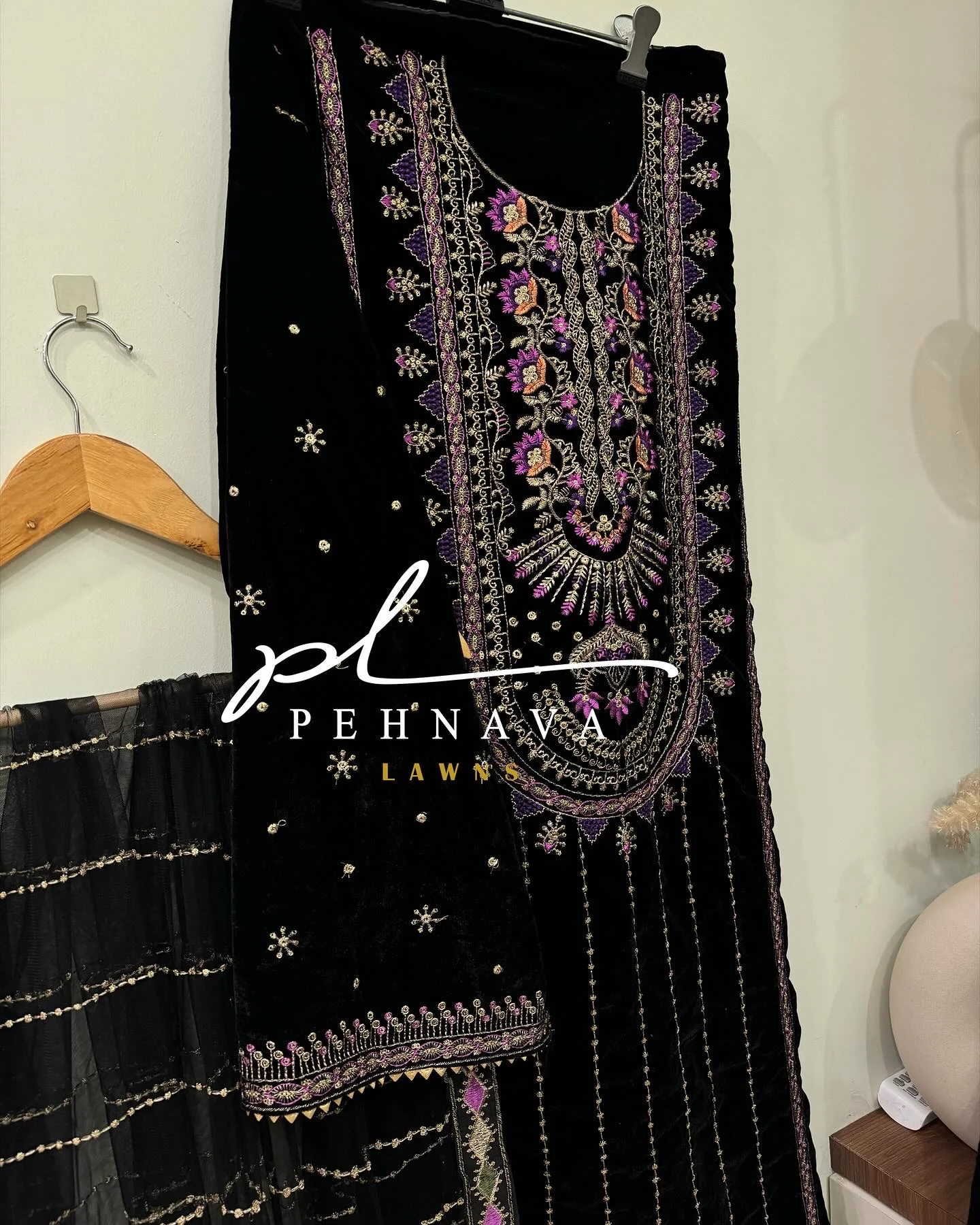 Embroidered velvette suit -12101 - Image 8