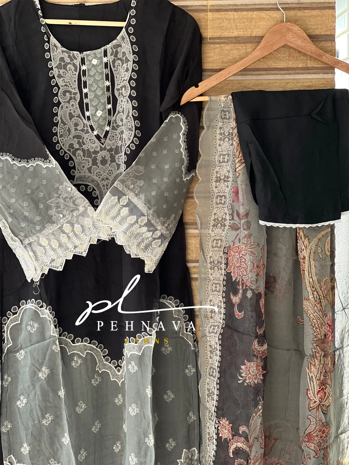 Embroidered Viscous organza suit - Image 10