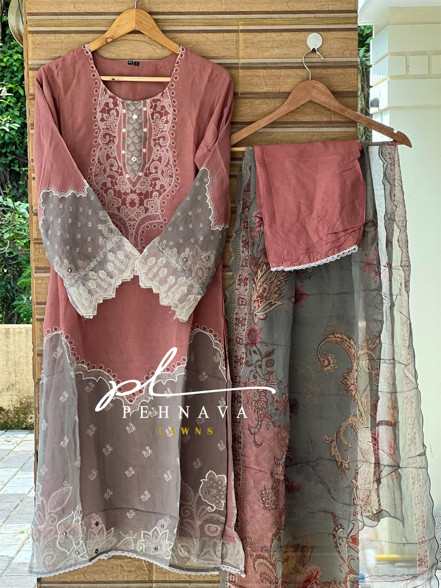 Embroidered Viscous organza suit - Image 6