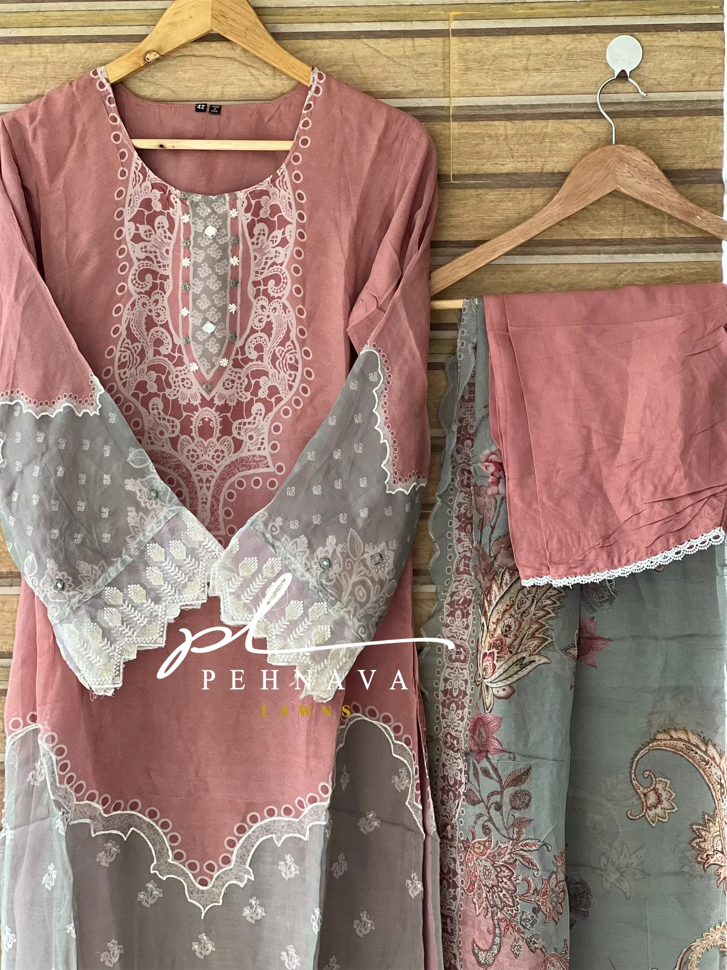 Embroidered Viscous organza suit - Image 7