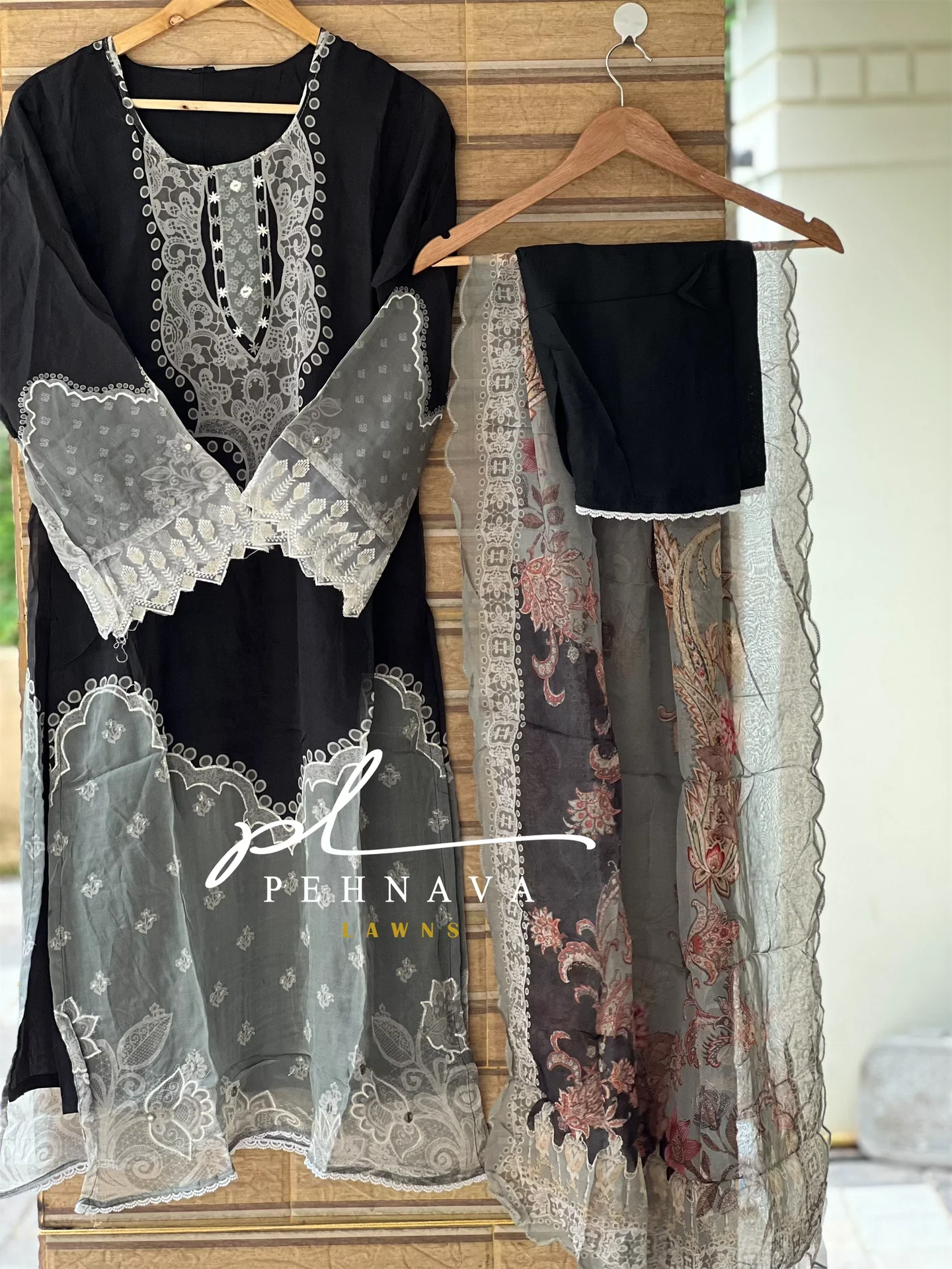 Embroidered Viscous organza suit - Image 9