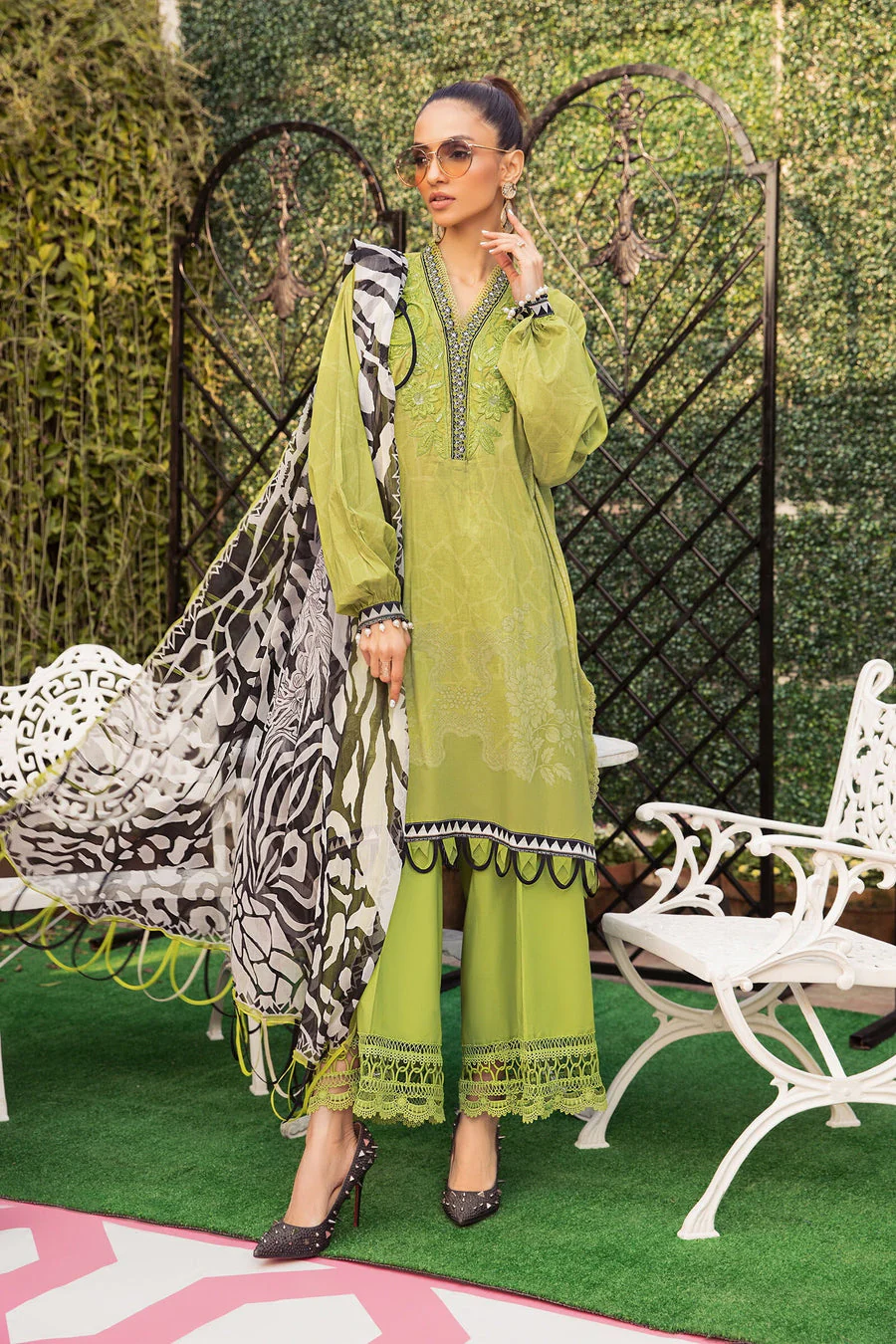 Green Printed casual suit with chiffon dupatta - Image 6
